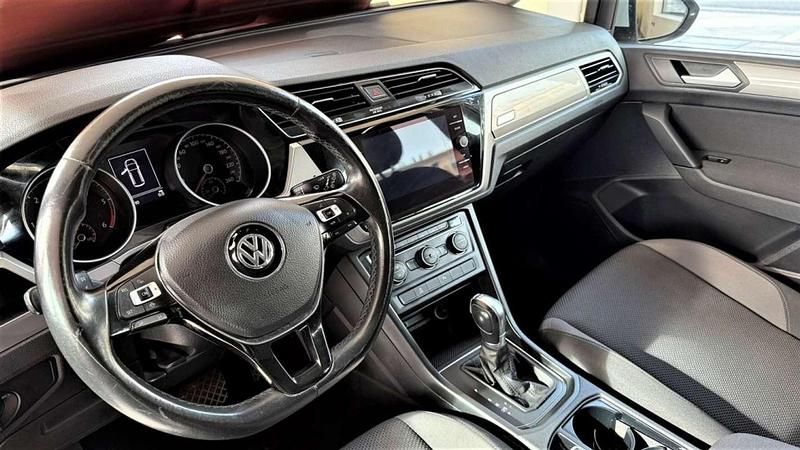 Usado VW Touran Advance 116 CV (85 kW) 2019 Blanco Monovolumen