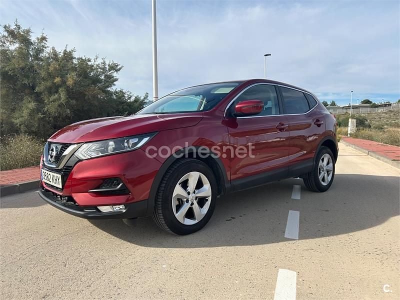 Usado Nissan Qashqai Acenta 115 CV (84 kW) 2018 Granate SUV