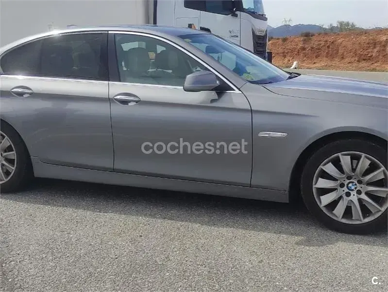 Usado BMW 520 Comfort Edition 177 CV (130 kW) 2010 Gris / plata Berlina