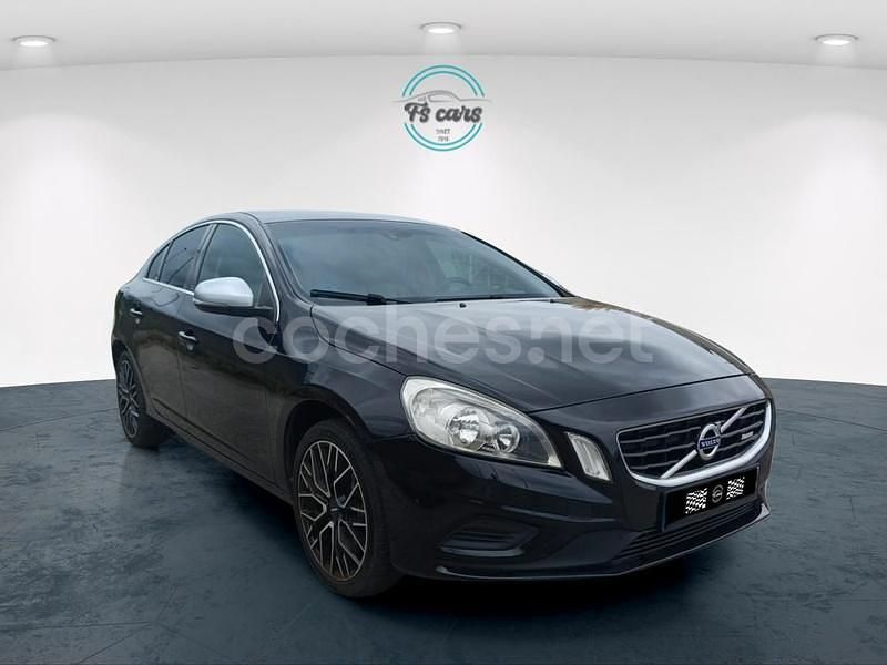 Negro Usado 2011 Volvo S60 R-Design Berlina | 8990 € - Imagen 1/4