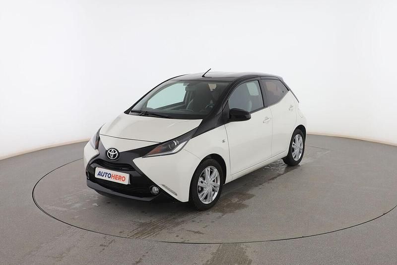 Usado Toyota Aygo X-play 70 CV (51 kW) 2018 Blanco Utilitario