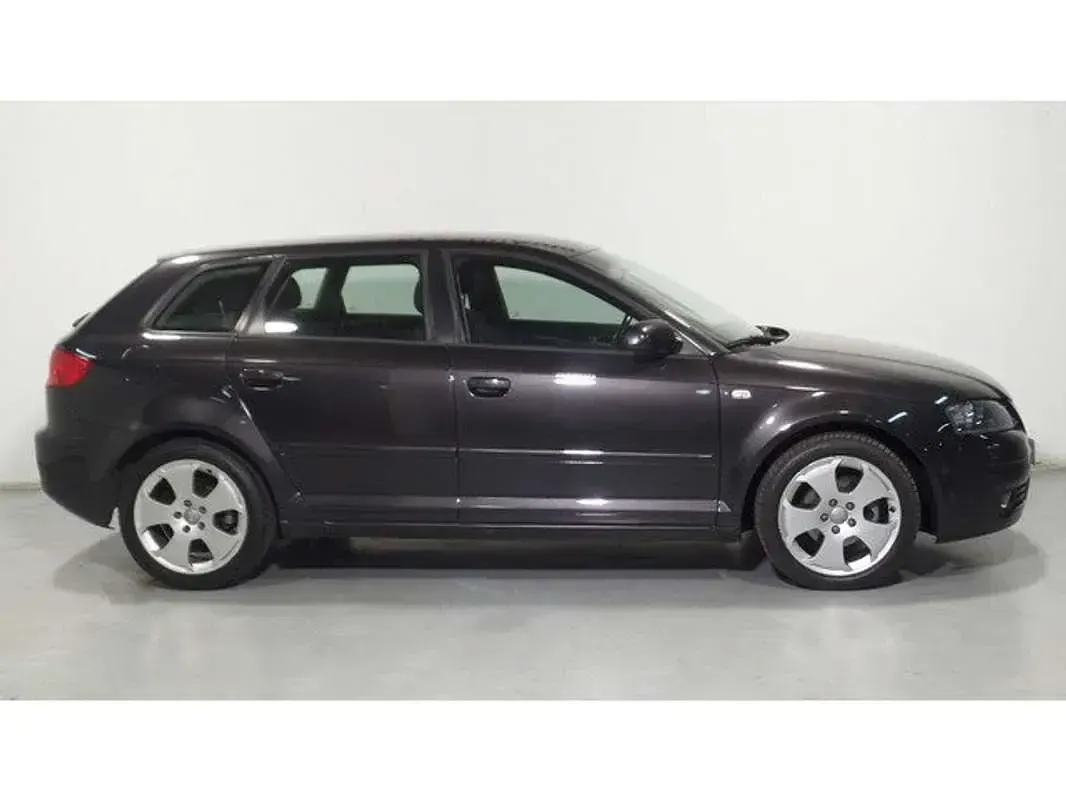 Usado Audi A3 Sportback Ambition 105 CV (77 kW) 2005 Gris Utilitario