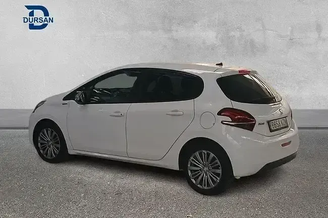 Usado Peugeot 208 Signature Sky 83 CV (61 kW) 2019 Blanco Utilitario