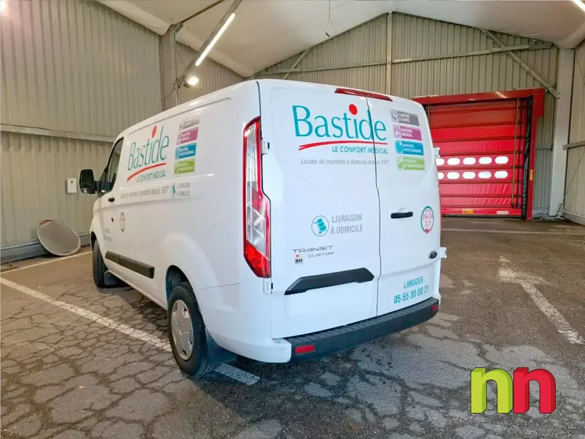 Begagnad Ford Transit 130 HK (95 kW) 2022 Vit Sedan