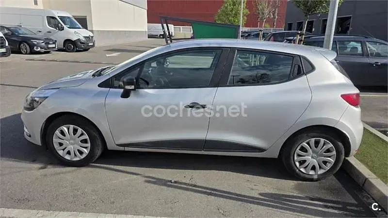 Usado Renault Clio IV Business 75 CV (55 kW) 2019 Gris / plata Berlina