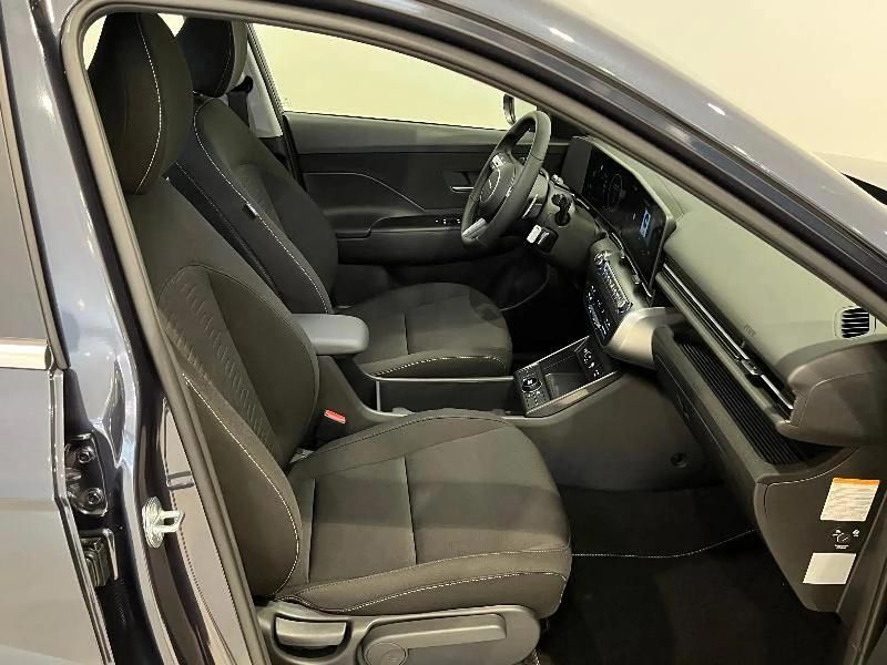 Usado Hyundai Kona 120 CV (88 kW) 2024 Gris/plata SUV