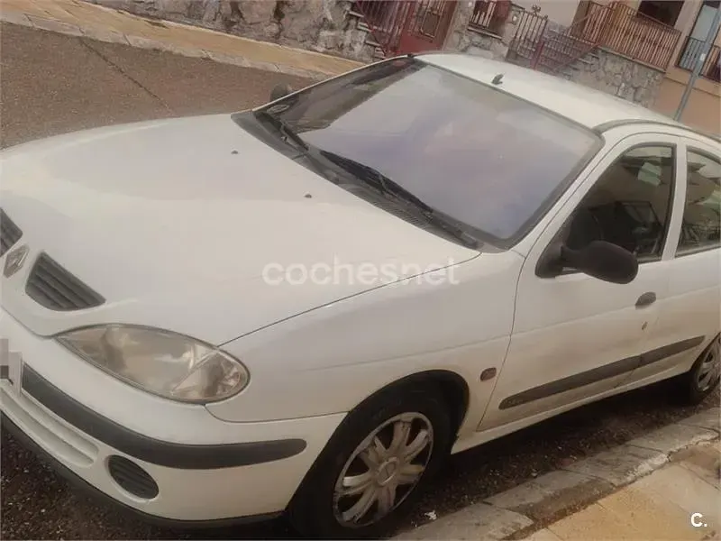 Usado Renault Mégane Authentique 95 CV (69 kW) 2000 Blanco Berlina