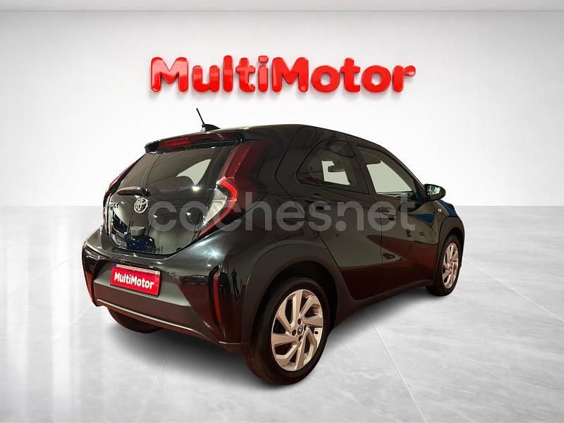 Usado Toyota Aygo X-play 72 CV (52 kW) 2022 Gris / plata Utilitario