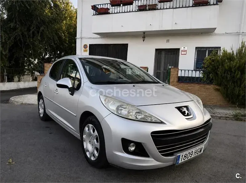 Usado Peugeot 207 Access 70 CV (51 kW) 2011 Gris / plata Berlina