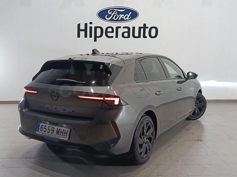 Usado Opel Astra 130 CV (95 kW) 2023 Gris / plata Berlina