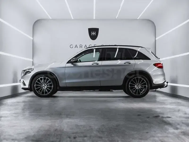 Usado Mercedes GLC220 AMG line 170 CV (125 kW) 2016 Gris / plata SUV