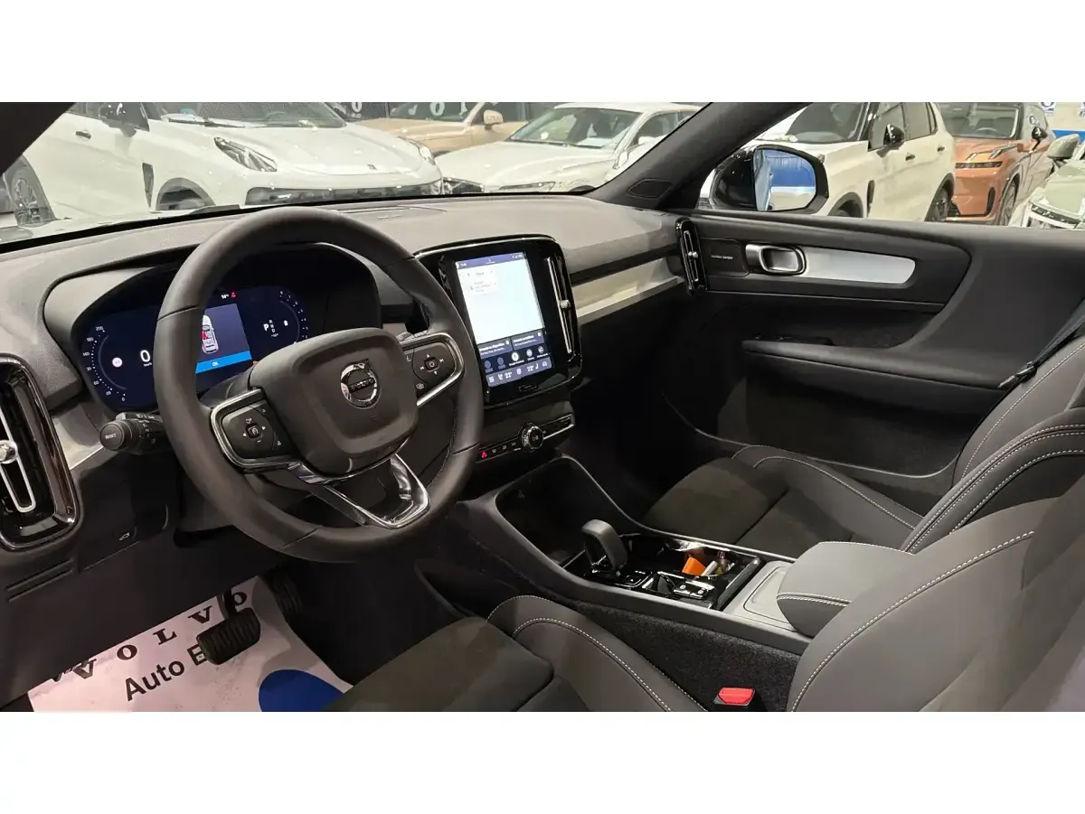 Nuevo Volvo XC40 Plus 197 CV (144 kW) 2025 Gris SUV