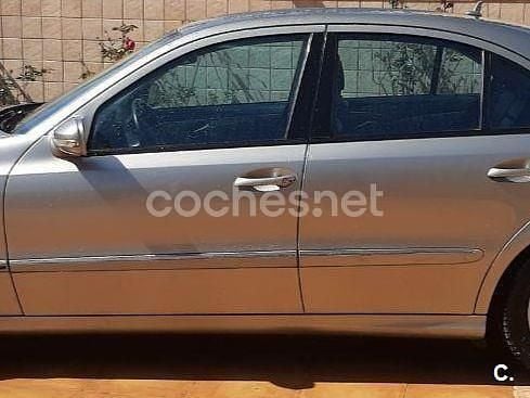 Usado Mercedes E280 Avantgarde 190 CV (139 kW) 2007 Gris / plata Berlina