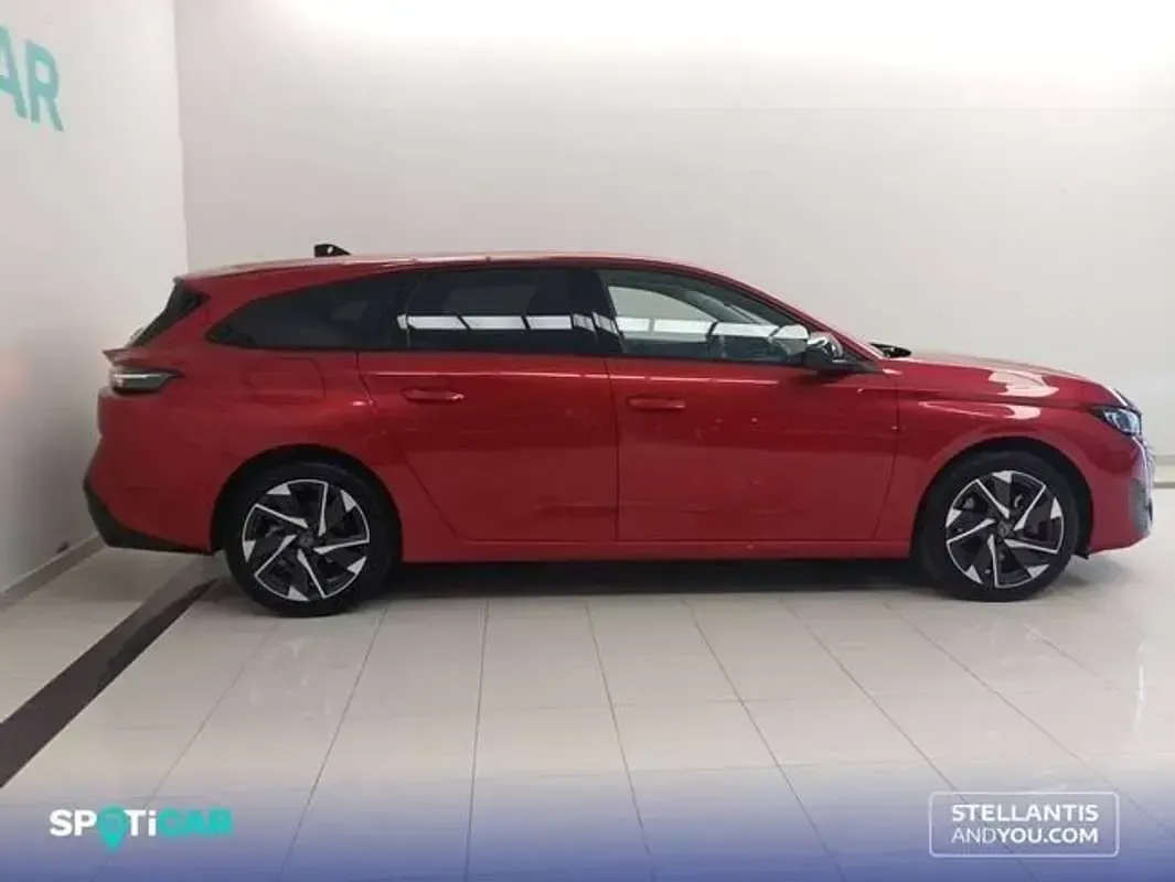 Usado Peugeot 308 SW Allure 131 CV (96 kW) 2024 Rojo Familiar