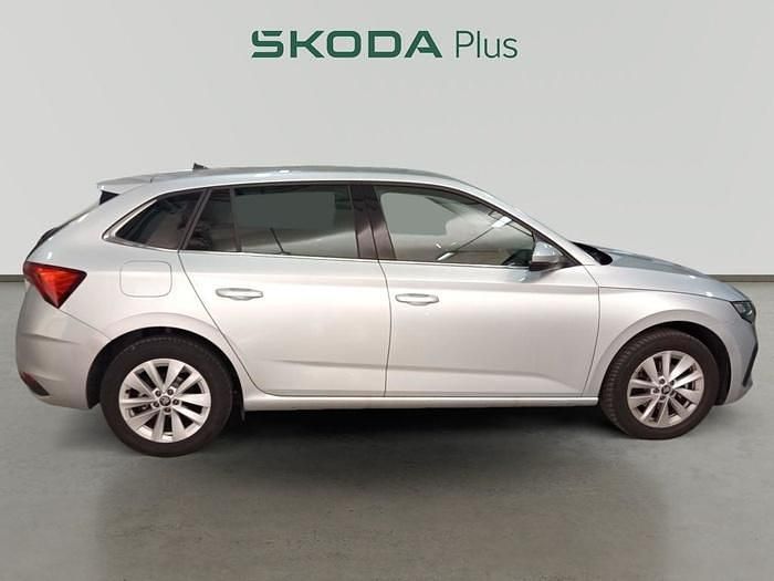 Usado Skoda Scala Selection 115 CV (84 kW) 2025 Gris plata Utilitario