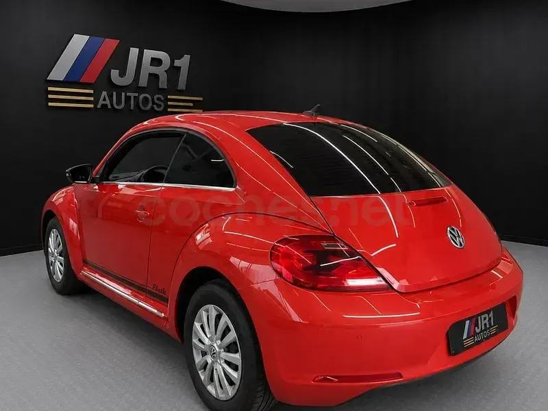 Usado VW Beetle 110 CV (80 kW) 2015 Rojo Utilitario