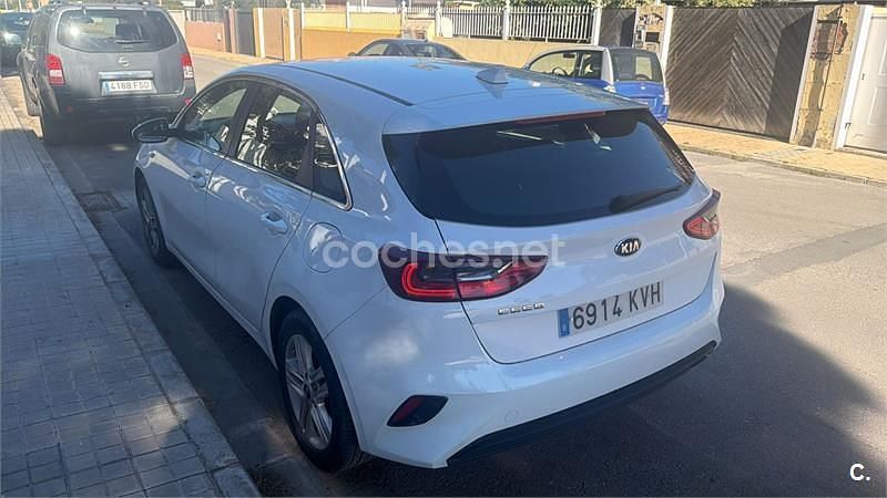 Usado Kia Ceed Launch Edition 115 CV (84 kW) 2019 Blanco Utilitario