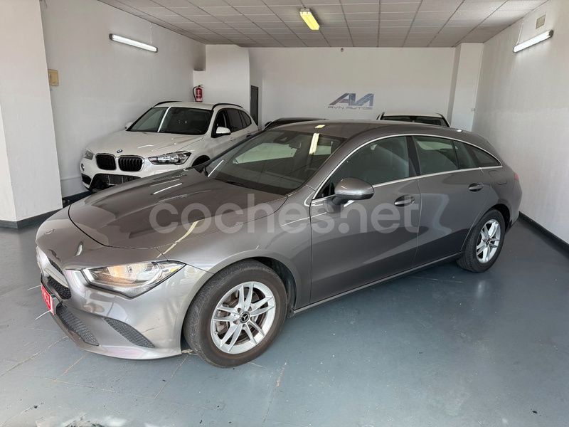 Gris / plata Usado 2020 Mercedes CLA200 Shooting Brake Familiar | 18.490 € (Buen precio) - Imagen 1/4
