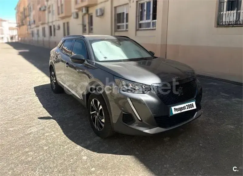 Usado Peugeot 2008 Allure 130 CV (95 kW) 2023 Gris / plata SUV