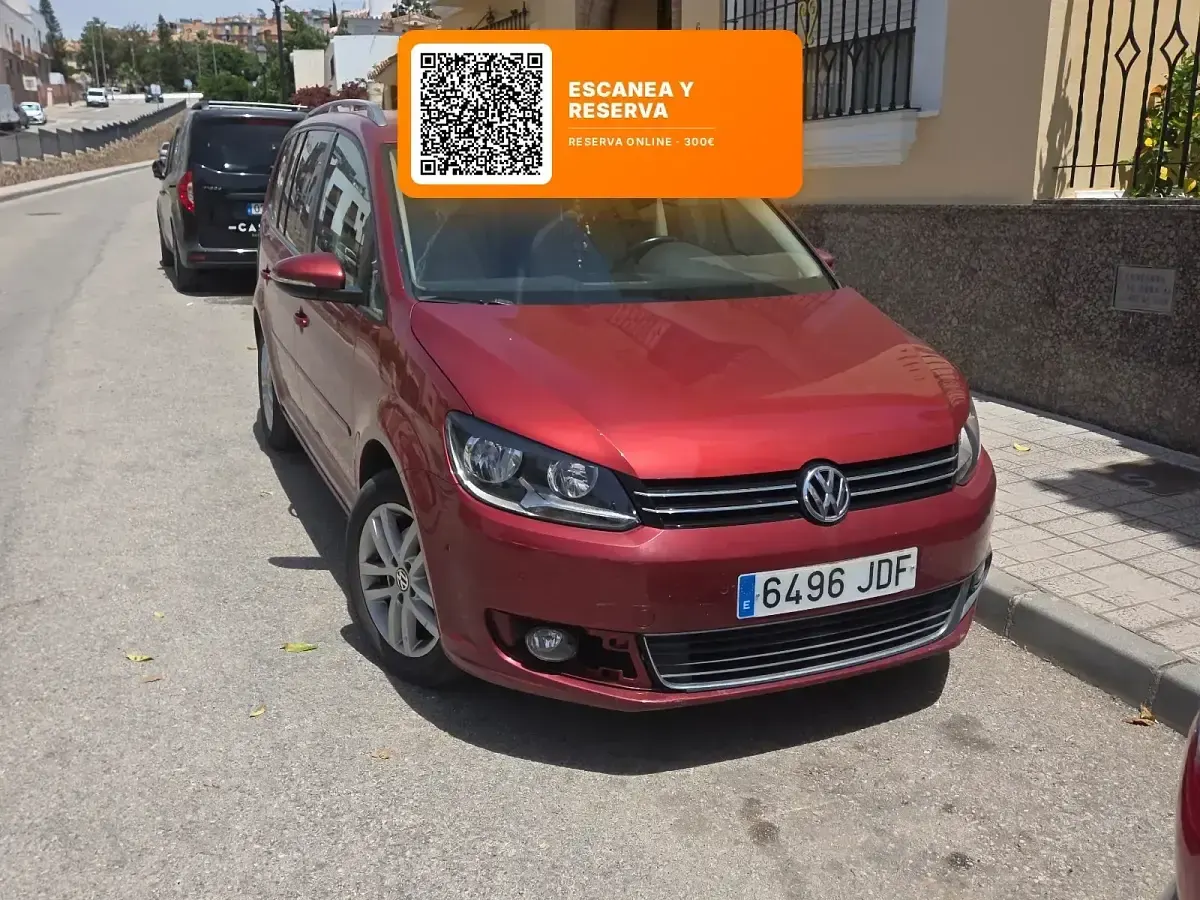 Usado VW Touran Advance 105 CV (77 kW) 2015 Rojo Monovolumen