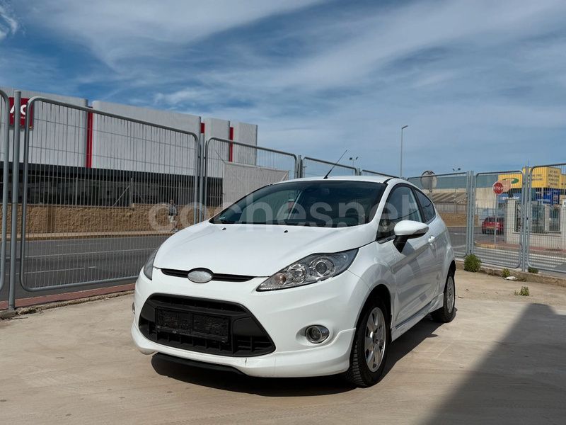 Blanco Usado 2009 Ford Fiesta Sport Utilitario | 5400 € (Buen precio) - Imagen 1/4