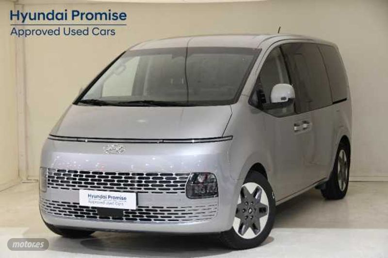 Shimmering silver Usado 2022 Hyundai Staria Van | 38.900 € (Precio justo) - Imagen 1/4