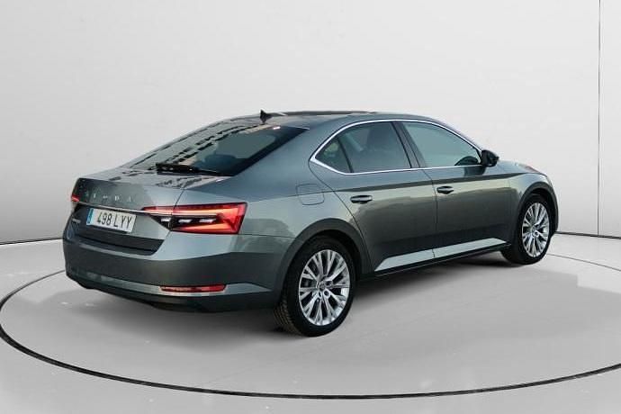 Usado Skoda Superb Style 150 CV (110 kW) 2022