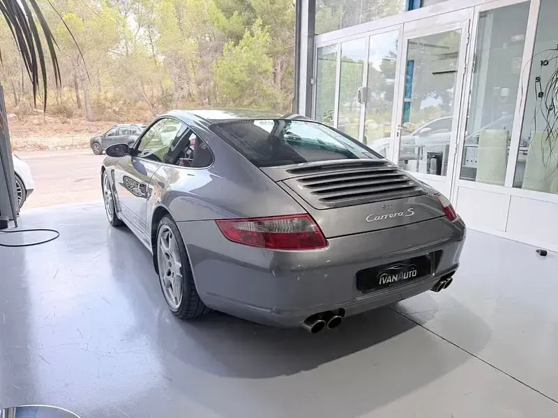 Usado Porsche 911 Carrera S 355 CV (261 kW) 2005 Gris / plata Coupe