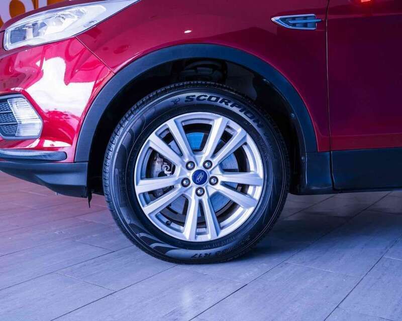 Usado Ford Kuga Trend 120 CV (88 kW) 2019 Rojo rubí SUV