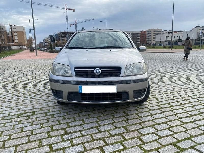 Usado Fiat Punto Dynamic 80 CV (58 kW) 2003 Gris / plata Utilitario
