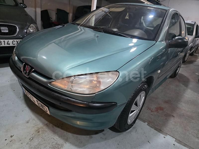 Verde Usado 2002 Peugeot 206 Berlina | 1990 € (Precio justo) - Imagen 1/4