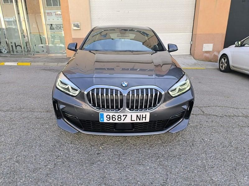 Usado BMW 118 Comfort Edition 150 CV (110 kW) 2021 Gris / plata Utilitario