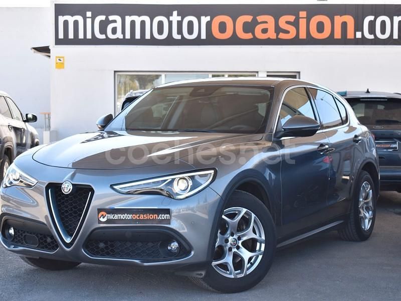 Usado Alfa Romeo Stelvio Executive 190 CV (139 kW) 2019 Gris / plata SUV