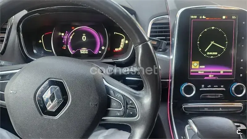 Usado Renault Espace Initiale Paris 160 CV (117 kW) 2016 Gris / plata Monovolumen