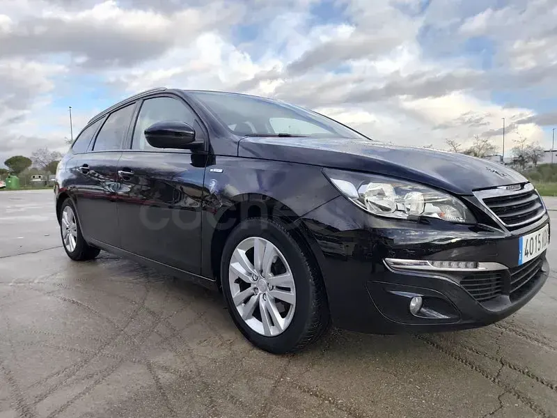Usado Peugeot 308 SW Allure 130 CV (95 kW) 2017 Negro Familiar