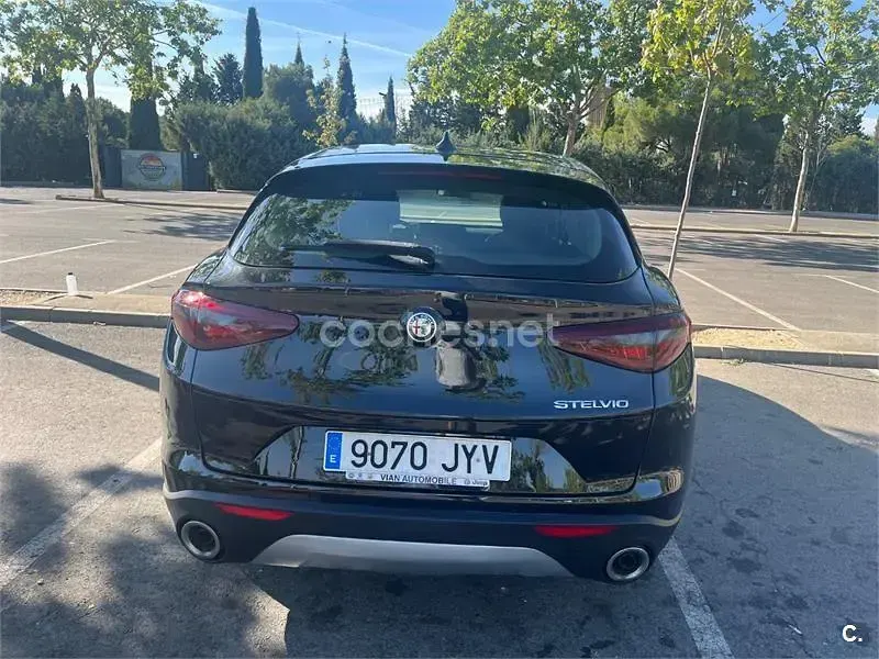 Usado Alfa Romeo Stelvio Super 180 CV (132 kW) 2017 Negro SUV