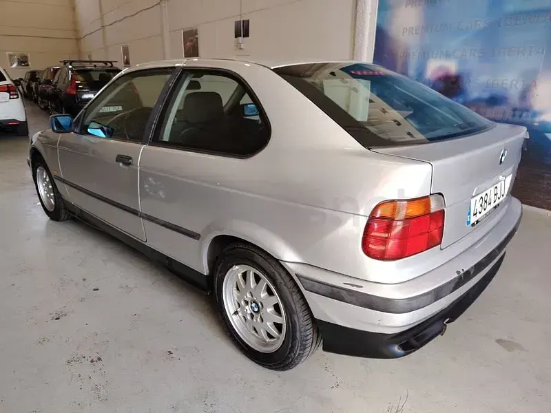 Usado BMW 316 Sport Line 102 CV (75 kW) 1998 Gris / plata Berlina