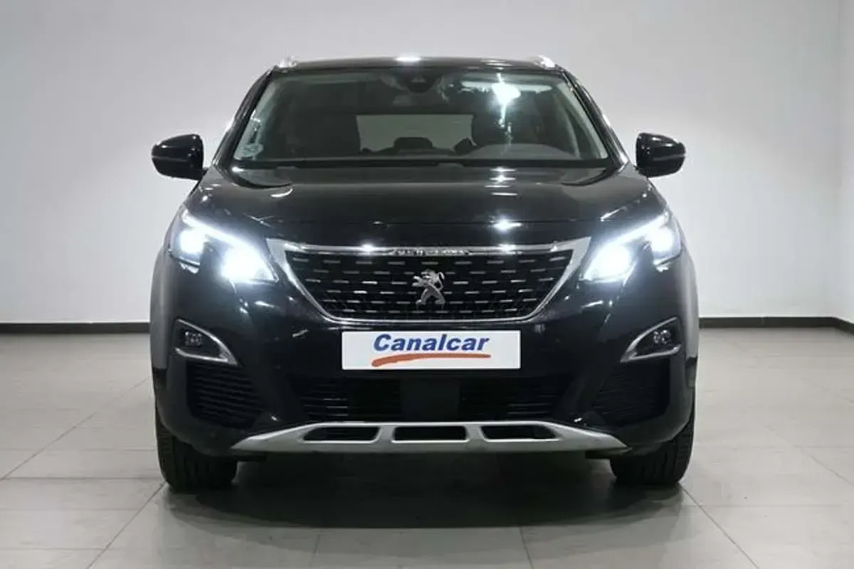 Usado Peugeot 5008 Allure 120 CV (88 kW) 2017 Negro Monovolumen