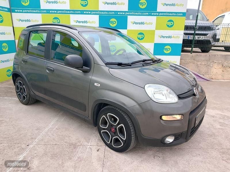 Usado Fiat Panda City Life 70 CV (51 kW) 2022 Gris Utilitario