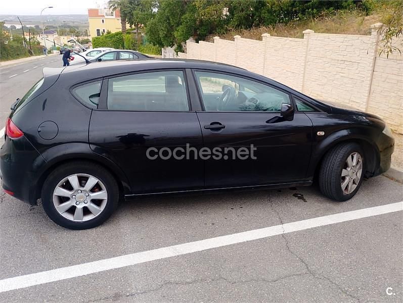 Usado Seat Leon Sport 102 CV (75 kW) 2008 Negro Utilitario