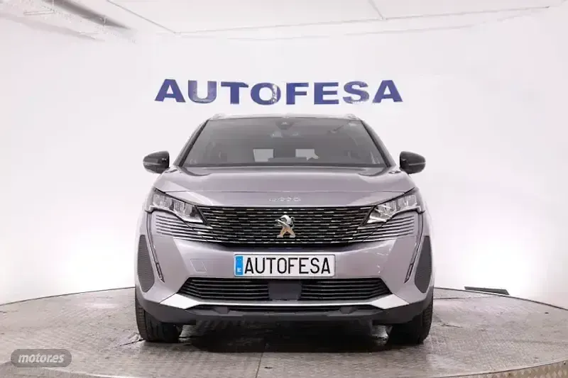 Usado Peugeot 5008 Allure 130 CV (95 kW) 2024 Gris SUV