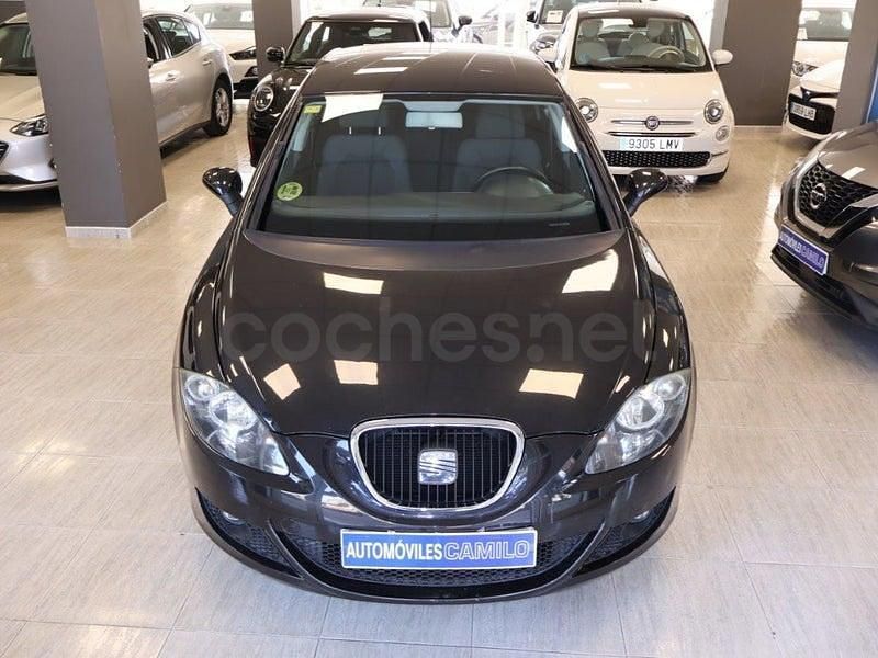 Usado Seat Leon Ecomotive 105 CV (77 kW) 2009 Negro Utilitario