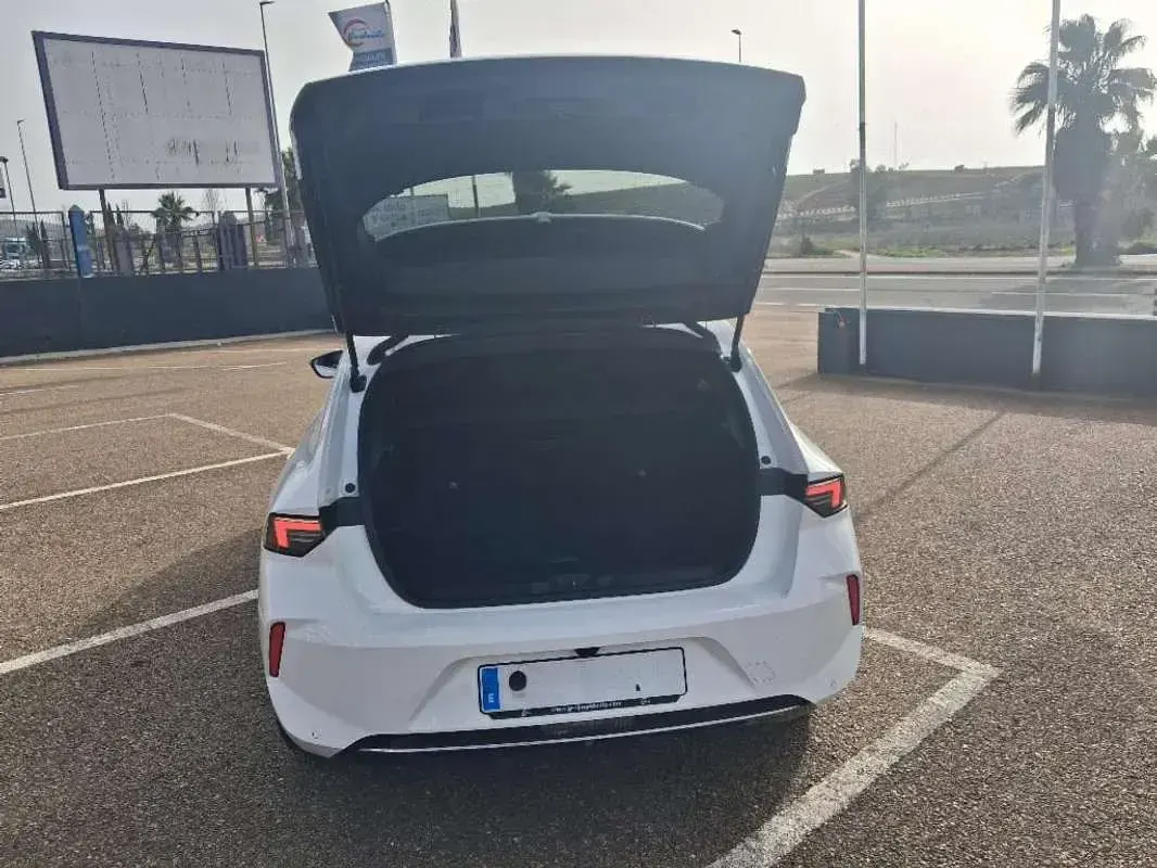 Usado Opel Astra Elegance 131 CV (96 kW) 2023 Utilitario