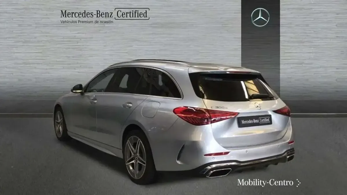 Usado Mercedes C300e 315 CV (231 kW) 2024 Plateado Familiar