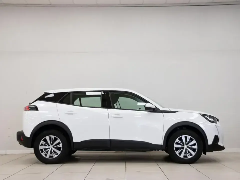Usado Peugeot 2008 Active 110 CV (80 kW) 2021 Blanco SUV