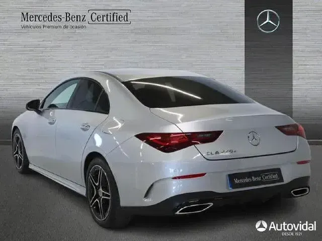 Usado Mercedes CLA220 190 CV (139 kW) 2025 Plata hightech Berlina