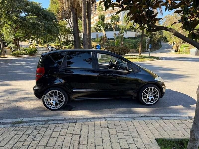 Usado Mercedes A180 109 CV (80 kW) 2008 Negro Utilitario