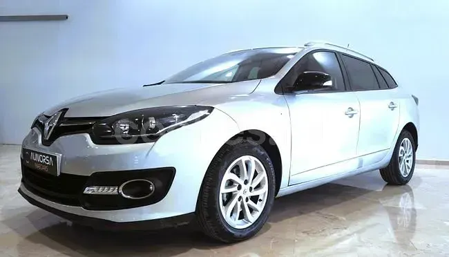 Usado Renault Mégane GrandTour LIMITED 110 CV (80 kW) 2016 Gris / plata Familiar