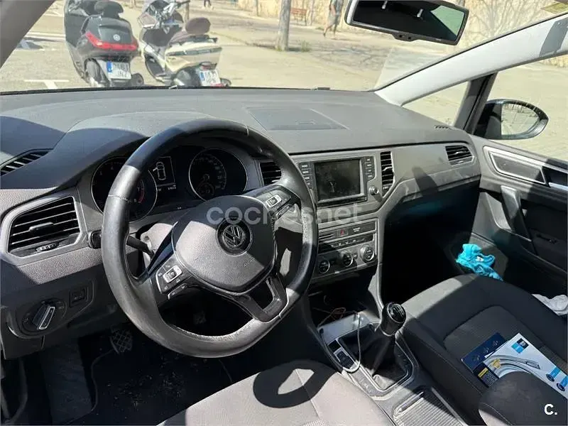 Usado VW Golf Sportsvan Advance 125 CV (91 kW) 2016 Negro Monovolumen