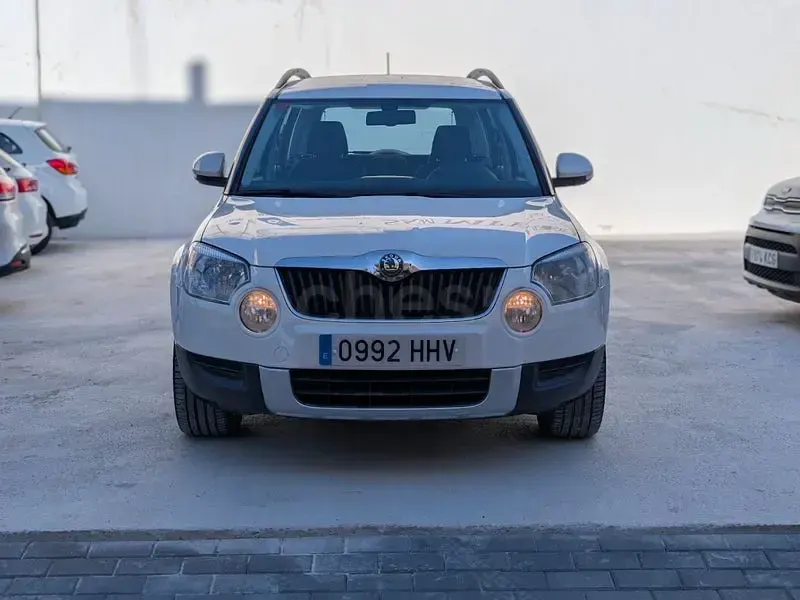 Usado Skoda Yeti Ambition 105 CV (77 kW) 2012 Blanco SUV